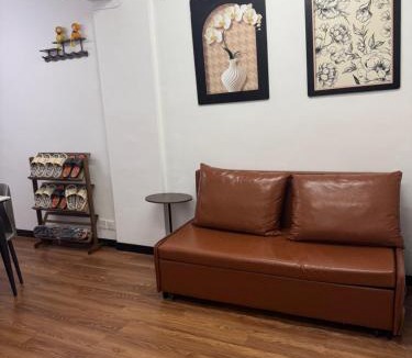 Mong Kok Apartment | 广源大厦5F-q