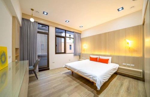 Tainan City Centre House | 慶東雙包棟招待所 兩棟可選擇包層包棟 可住4-70人 團體聚會首選