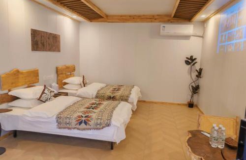 Mingsha Mountain and Crescent Spring Apartment | 敦煌缦山民宿