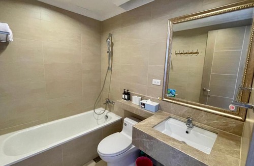 Xinzhuang House | 新莊區中正路高級雙人房，靠近丹鳳，回籠，輔大捷運站，新莊熱鬧地區