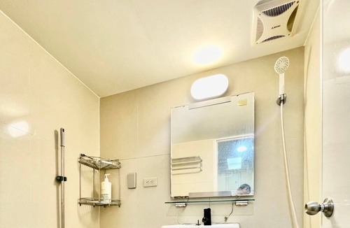 Xinyi Apartment | 暮光公寓 x 健身教練｜台北 101 ｜Pool｜夜市 ｜cafe｜MRT捷運站｜Gym