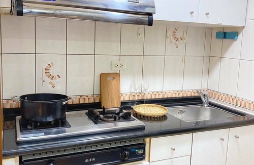 Xinyi Apartment | 暮光公寓 x 健身教練｜台北 101 ｜Pool｜夜市 ｜cafe｜MRT捷運站｜Gym