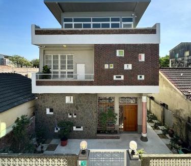 Old Town House | 朗香洋房 台南安平民宿2-12人包棟