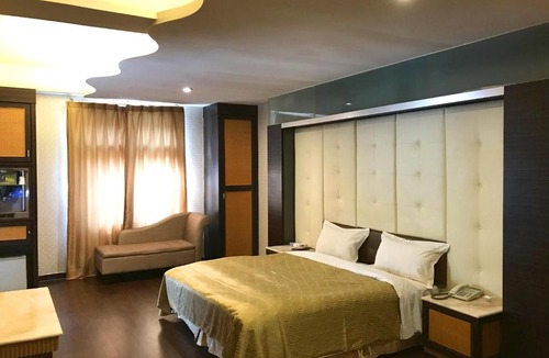 Fengyuan District Hotel | 楓采汽車旅館