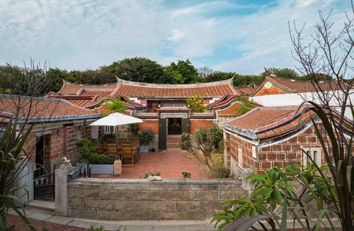 Jinsha House | 牆外院子