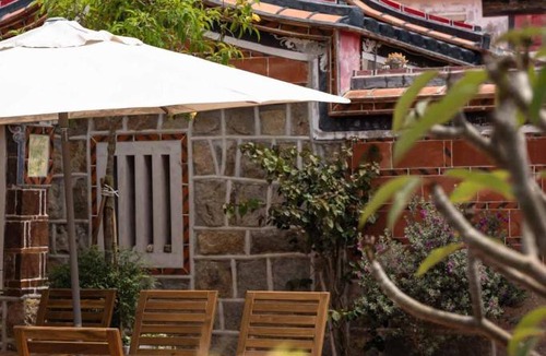Jinsha House | 牆外院子