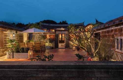 Jinsha House | 牆外院子