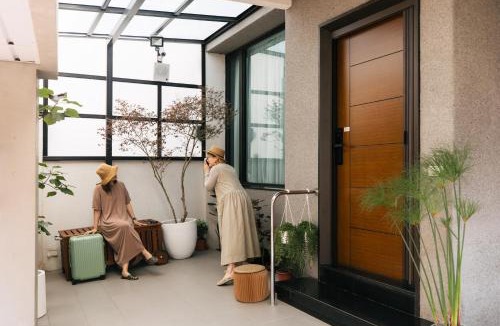 Tainan City Centre House | 珍遇珍寓 June June House-台南包棟民宿 8-14人可包棟-雙人房可訂-台南住宿電梯民宿