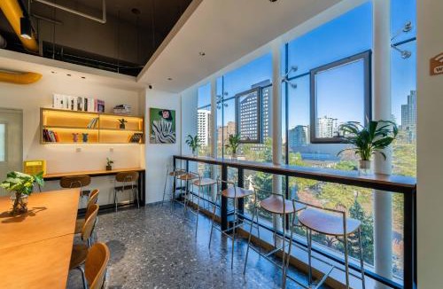 Yansha Hotel | 艺栈青年酒店亮马桥地铁站店