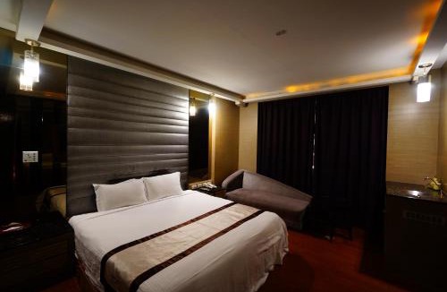 Wuqi District Hotel | 荷村 Motel