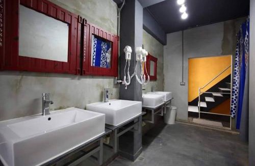 Hualien City Centre Hostel | 蜂巢膠囊旅店 - Hive B&B
