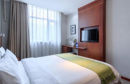 Middle Chaoyang Hotel | 颐酒店北京三里屯太古里团结湖地铁站店