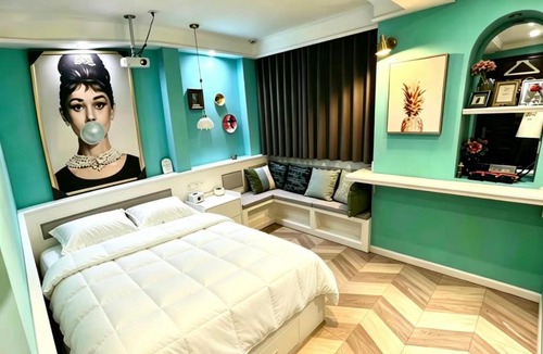 Pudong Hotel | 马蒂斯酒店 上海浦东机场店 Matisse American Graffiti Style Hotel Shanghai & Free Airport Pick-up & Drop-off 24 &7 Service500 meters straight from Airport beautiful courtyard laundry service