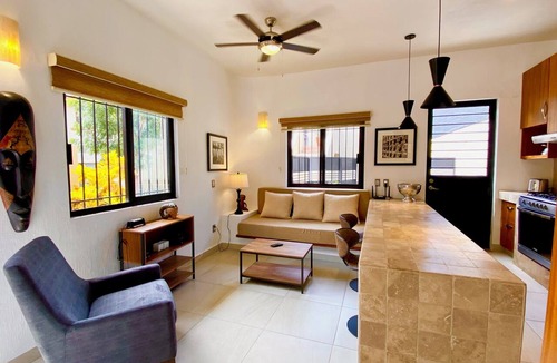 San Antonio Tlayacapan House | 1 Bed Guesthouse - Bikes - Patio - Gym - Pickleball Court - Golf Cart - Scooters