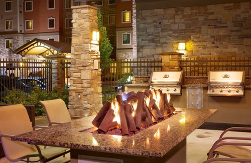 Midvale Condo | 1 Bedroom Suite | Access to a Heated Pool & Hot Tub + Free Breakfast Buffet