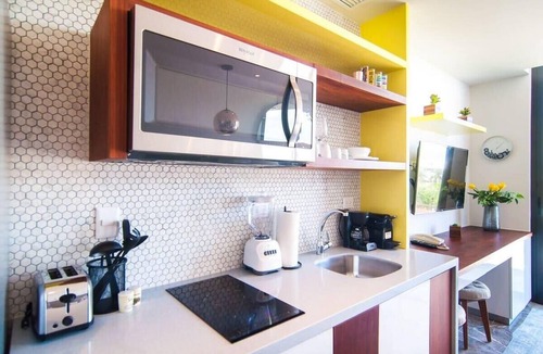 Downtown Condo | 1 Block to Beach, Oceanview Rooftop Pools & Lounge