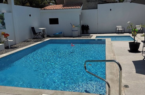 Centro House | 1-br bungalow in amazing San Patricio with AC, Pool, and half a block from beach