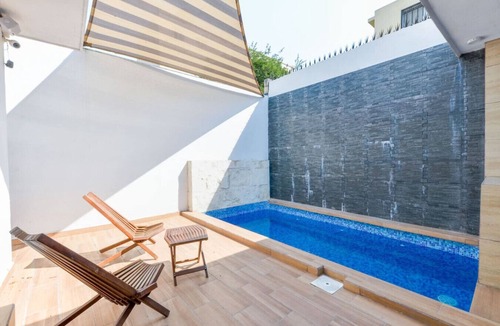 Monterrey House | 1 King, 3 Twin bed, Pool & 2 parking | 3BR2br 7ppl