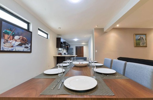 Monterrey House | 1 King, 4 Double bed, 2 Sofa bed, 2 Parking, 12ppl