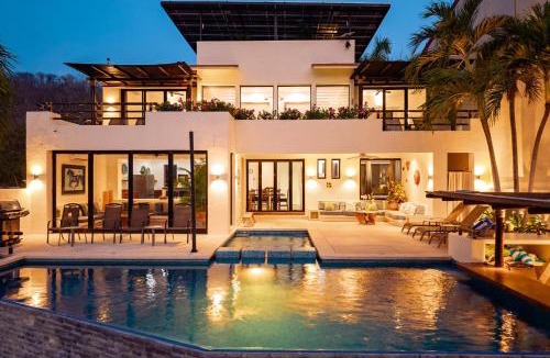 Crucecita Villa | 1007 - Casa Buena Vida