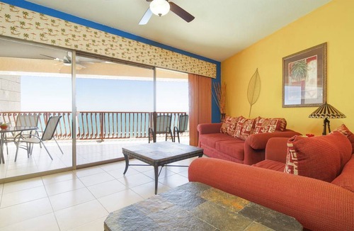 Sandy Beach Condo | 139 m² Condo ∙ 2 bedrooms ∙ 6 guests