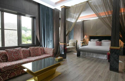 East District Hotel | 192 m² Motel ∙ 4 guests