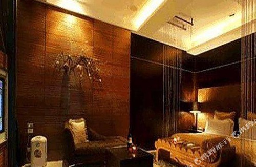 East District Hotel | 195 m² Hotel ∙ 2 guests