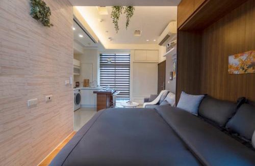 Xinyi Apartment | 1B1b Cinema, Kitchen, Bathtub, Desk, 1.5min to MRT 1房1衛 家庭戲院、廚房、浴缸、書桌，1.5分到市府捷運