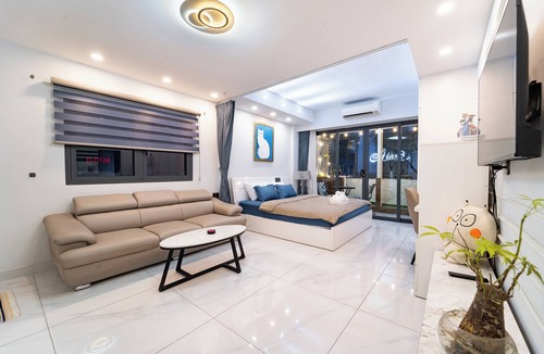 District 1 Apartment | 1BR + Street-Facing Balcony - Heart of D1
