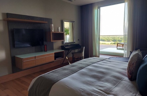 Las Jarretaderas Resort | 2 - 3 Bedroom Grand Luxxe Various floor plans available at varied pricing.