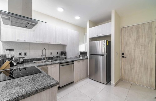 Villa Juarez Condo | 2 BD Suite w Balcony Rooftop Pool Jacuzzi Gym