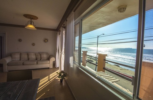 Costa Apartment | 2 BDR - BEACHFRONT Cozy Apt