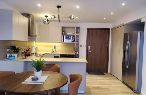 Zona 10 Apartment | 2 bed Apt Zone 10, walk to Oakland & Margaritas