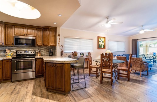 Zona Hotelera Condo | 2 Bedroom, 2 Bathroom Beachfront Condo In Las Mananitas. Completely remodeled!