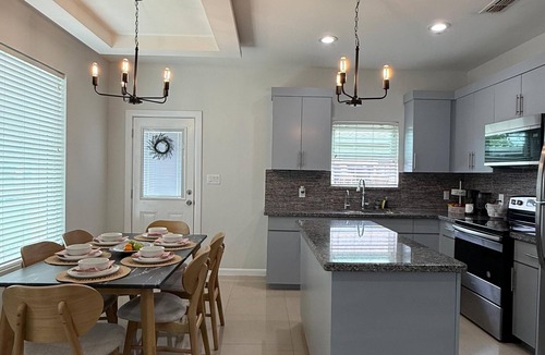 Pharr Apartment | 2-bedroom apartment in peaceful Pharr with AC for relaxing stays
