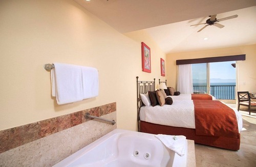 Flamingos Resort | 2 Bedroom Suite - Possible Oceanfront