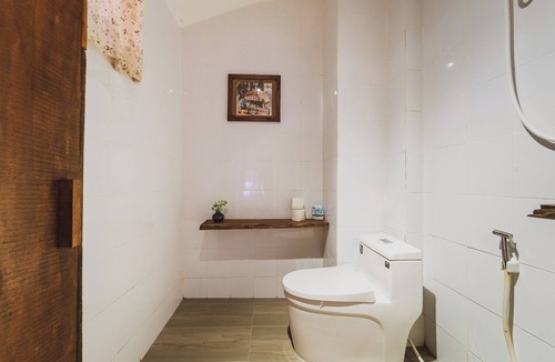 Downtown Ho Chi Minh City Apartment | 2 Beds-Quiet-Cozy-60sqm w/Balcony In District 1