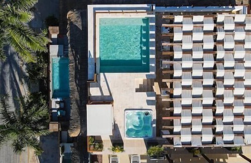 Downtown Apartment | 2 BR Ocean View PH- Jacuzzi and Private Pool steps from Mamitas Beach