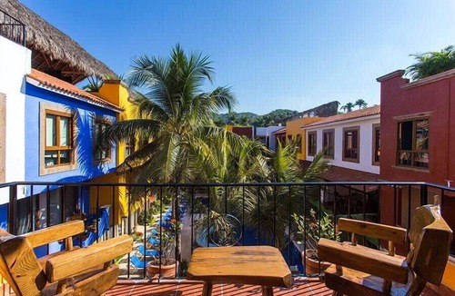 North End Apartment | 2 Deluxe 2BR Suites only 2' Walk from the Beach