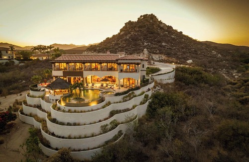 Buzzards Villa | 2 FREE NIGHTS IN CABO at Villa Fondren!