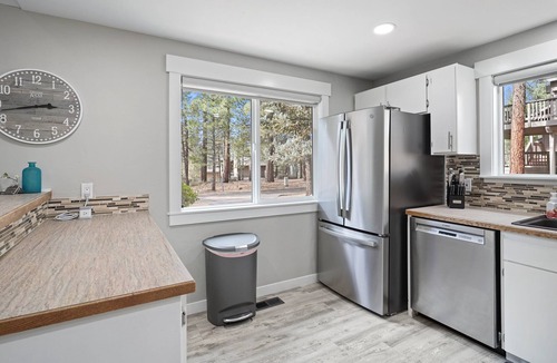 Sunriver House | 2 Killdeer - Remodeled, EV Charger, Hot Tub, Walk to Village, SHARC, Bikes