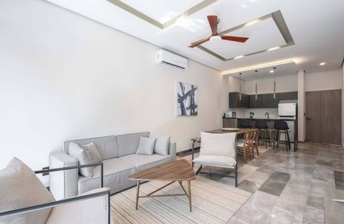Zona Hotelera Apartment | 2 luxury apt with private pool, steps from sea.