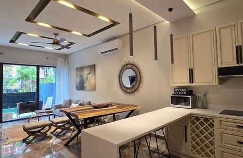 Zona Hotelera Apartment | 2 luxury apt with private pool, steps from sea.