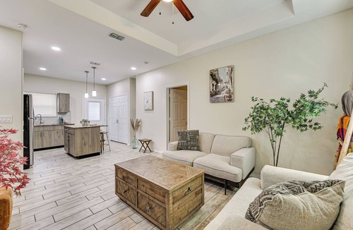 Pharr Apartment | 2 Mi to DHR Health: Commuter-Friendly Pharr Apt