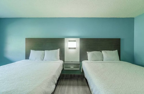 Harlingen Hotel | 2 Rooms for Harlingen Road Trippers w/Free Parking | Near Cinemark Harlingen