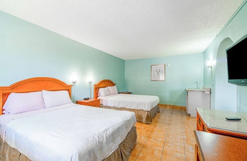 Harlingen Hotel | 2 Rooms Perfect For Families Traveling in Harlingen - Pets Allowed