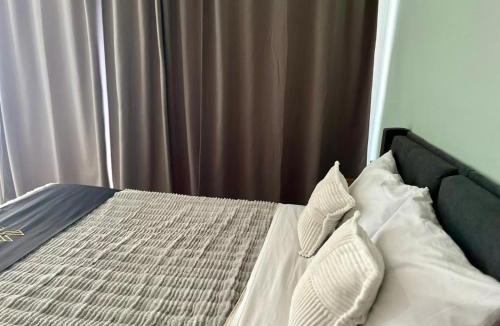 Leon House | 2 VENATOR House Boutique