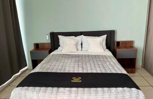 Leon House | 2 VENATOR House Boutique