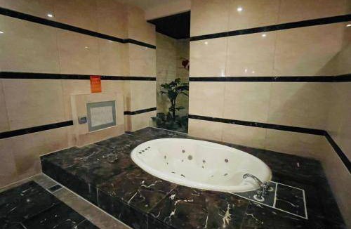 West District Hotel | 20 m² Motel ∙ 4 guests