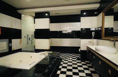 West District Hotel | 20 m² Motel ∙ 4 guests